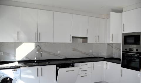 Apartamento T2 Novo com piscina, garagem e arrecadação em Olhão