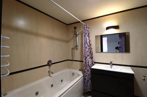 Moradia isolada T4+1, excelentes áreas. -Guia