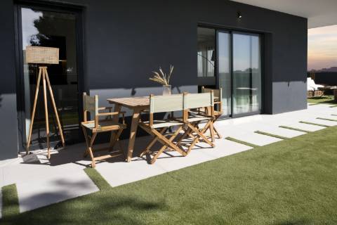 Apartamento T2 com terraço, perto da praia.