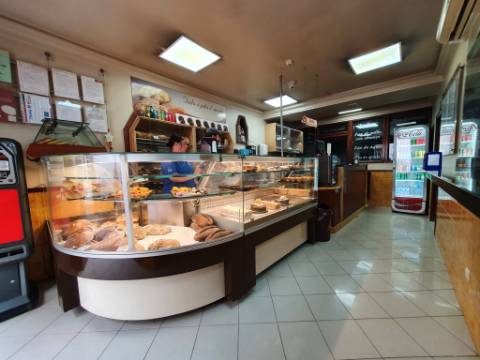 Venda de Padaria e Pastelaria com Fabrico Próprio no Funchal (Licença 24h)
