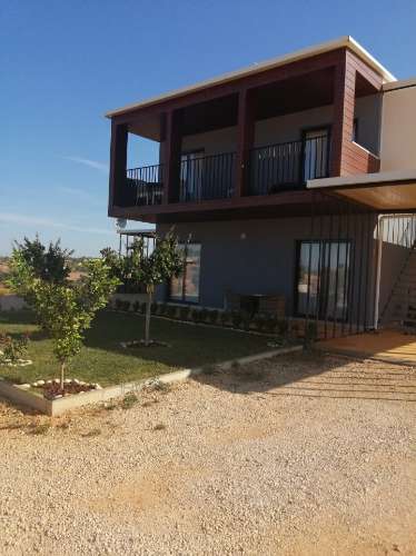 Quinta com produção agrícola ativa e projeto de turismo rural