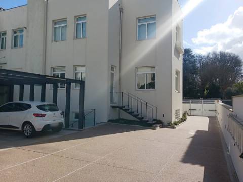 Moradia T4 remodelada, em zona premium do Porto.