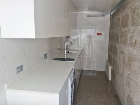 Moradia T4 remodelada, em zona premium do Porto.