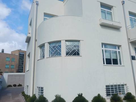 Moradia T4 remodelada, em zona premium do Porto.