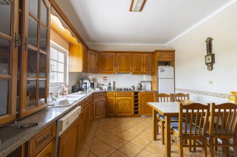 Moradia Isolada com Piscina no Centro de Albufeira