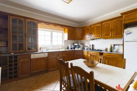 Moradia Isolada com Piscina no Centro de Albufeira