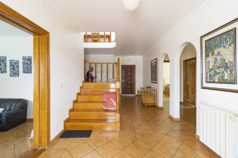 Moradia Isolada com Piscina no Centro de Albufeira