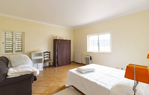 Moradia Isolada com Piscina no Centro de Albufeira