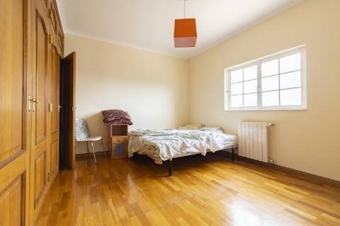 Moradia Isolada com Piscina no Centro de Albufeira