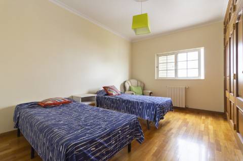 Moradia Isolada com Piscina no Centro de Albufeira