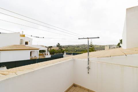 Moradia Isolada com Piscina no Centro de Albufeira