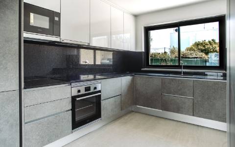 Moradia T3 c/ Excelentes acabamentos, piscina e vista Mar