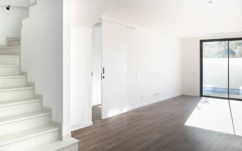 Moradia T3 c/ Excelentes acabamentos, piscina e vista Mar