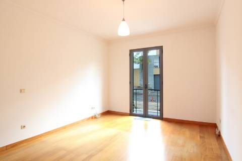 Moradia T3+1 em Condomínio Fechado nas Virtudes