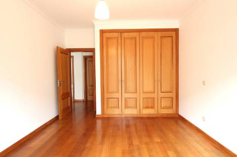 Moradia T3+1 em Condomínio Fechado nas Virtudes