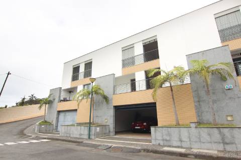 Moradia T3+1 em Condomínio Fechado nas Virtudes