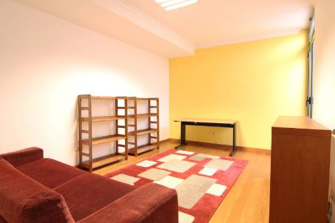 Moradia T3+1 em Condomínio Fechado nas Virtudes