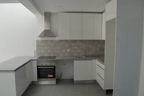 Moradia T3, em nova urbanização em Olhão, em zona tranquila perto de todos os serviços e acessos.