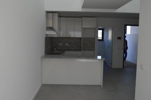 Moradia T3, em nova urbanização em Olhão, em zona tranquila perto de todos os serviços e acessos.