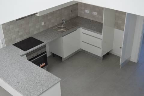 Moradia T3, em nova urbanização em Olhão, em zona tranquila perto de todos os serviços e acessos.