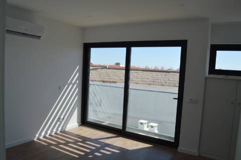 Moradia T3, em nova urbanização em Olhão, em zona tranquila perto de todos os serviços e acessos.