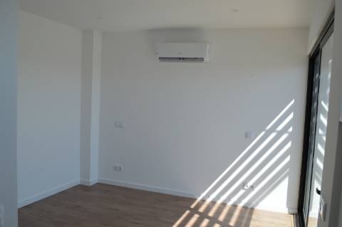 Moradia T3, em nova urbanização em Olhão, em zona tranquila perto de todos os serviços e acessos.