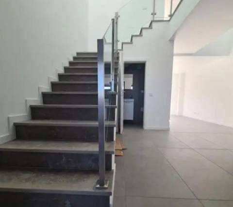 Moradia T3, em nova urbanização em Olhão, em zona tranquila perto de todos os serviços e acessos.