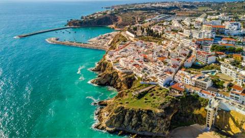 Terreno com projeto para construção de 80 apartamentos - Olhão, Algarve