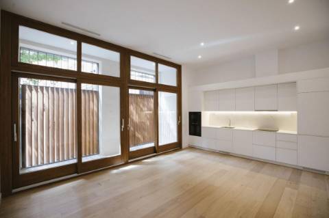 Apartamento T2 com varanda perto da praia.