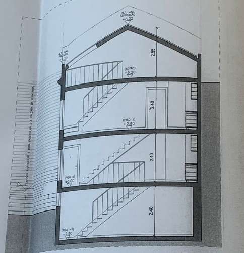 Prédio com Projeto em Campolide