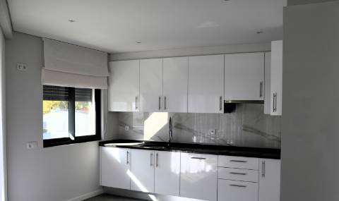 Apartamento T3 Novo com piscina, garagem e arrecadação em Olhão