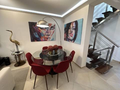 Moradia em banda T3+2 em Vilamoura em exelente estado de conservação e com piscina