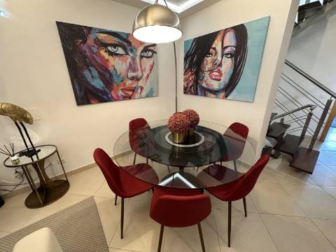 Moradia em banda T3+2 em Vilamoura em exelente estado de conservação e com piscina