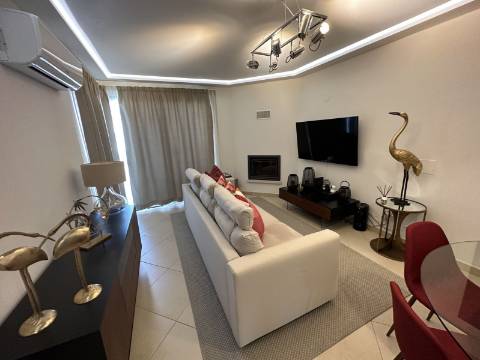 Moradia em banda T3+2 em Vilamoura em exelente estado de conservação e com piscina