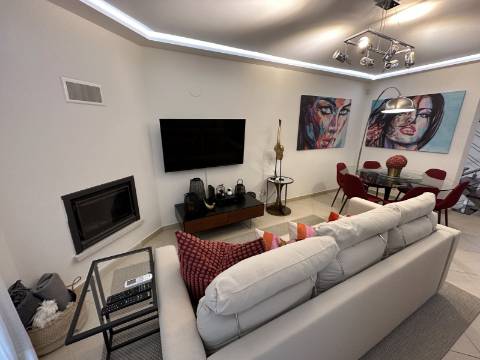 Moradia em banda T3+2 em Vilamoura em exelente estado de conservação e com piscina