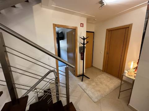 Moradia em banda T3+2 em Vilamoura em exelente estado de conservação e com piscina