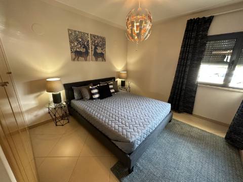 Moradia em banda T3+2 em Vilamoura em exelente estado de conservação e com piscina