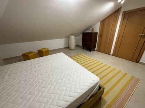 Moradia em banda T3+2 em Vilamoura em exelente estado de conservação e com piscina