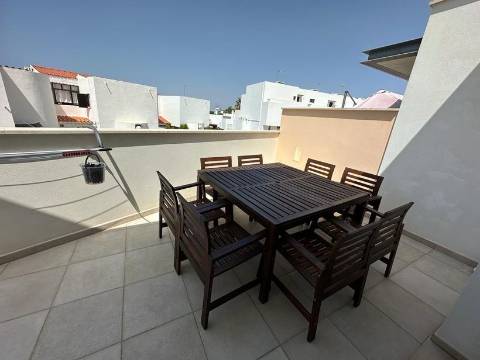 Moradia em banda T3+2 em Vilamoura em exelente estado de conservação e com piscina