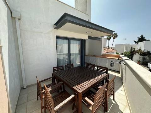 Moradia em banda T3+2 em Vilamoura em exelente estado de conservação e com piscina