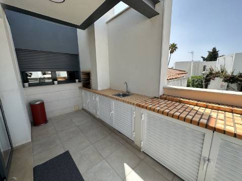 Moradia em banda T3+2 em Vilamoura em exelente estado de conservação e com piscina