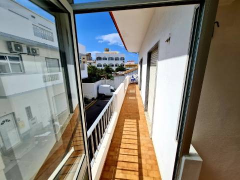 Moradia dividida em 3 Apartamentos perto da praia em Quarteira