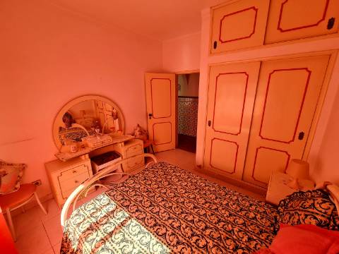 Moradia dividida em 3 Apartamentos perto da praia em Quarteira