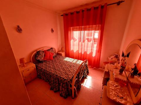 Moradia dividida em 3 Apartamentos perto da praia em Quarteira