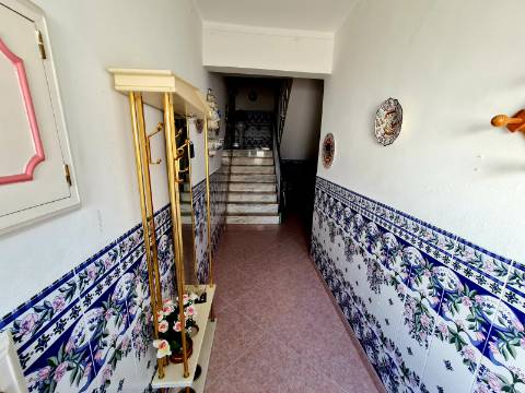 Moradia dividida em 3 Apartamentos perto da praia em Quarteira