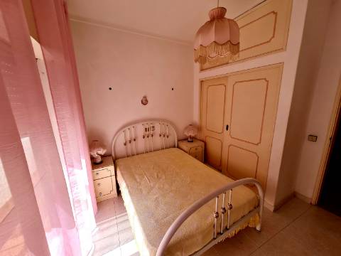 Moradia dividida em 3 Apartamentos perto da praia em Quarteira