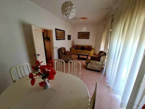 Moradia dividida em 3 Apartamentos perto da praia em Quarteira