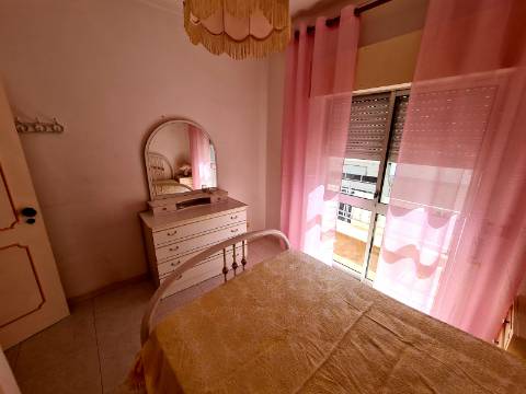 Moradia dividida em 3 Apartamentos perto da praia em Quarteira