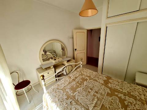 Moradia dividida em 3 Apartamentos perto da praia em Quarteira