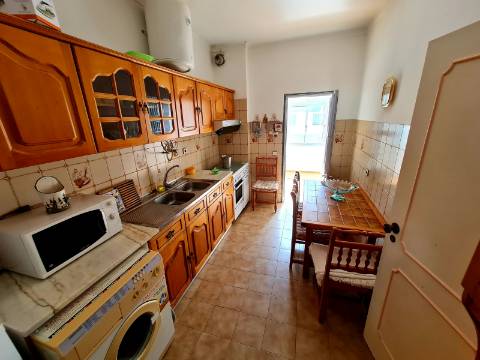 Moradia dividida em 3 Apartamentos perto da praia em Quarteira